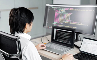 来宾 api php源码,下载的php源码怎么运行呢？